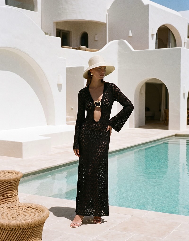 A sophisticated interpretation of vacation style. Shaped with modern details, this exclusive design embodies elegance from the beach to sunset.
#allsences